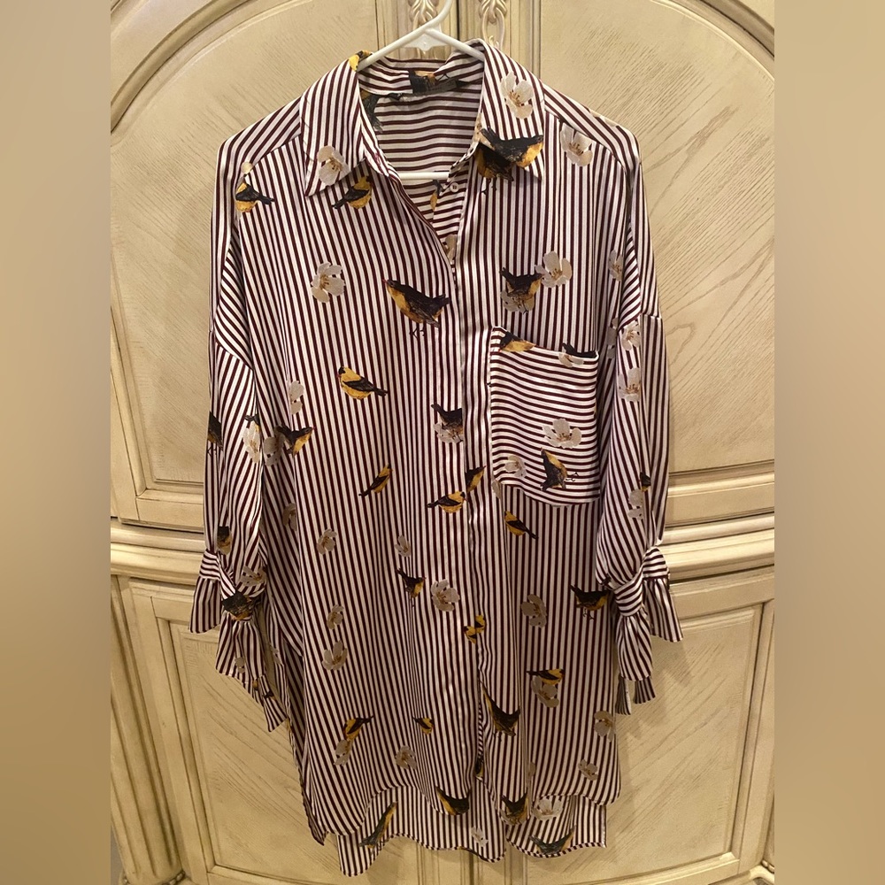 Zara long burgundy striped bird print button down 3/4 sleeve shirt, Size Medium